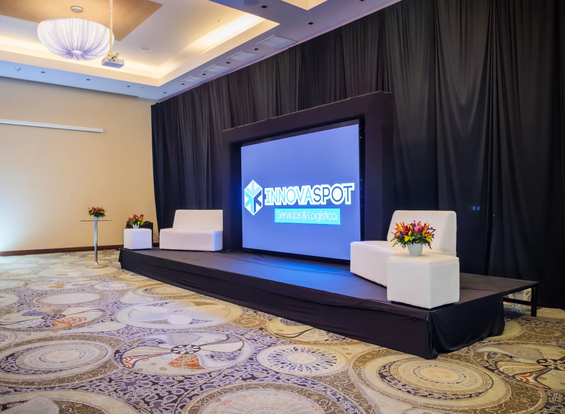 Pantalla LED gigante para presentaciones y eventos audiovisuales